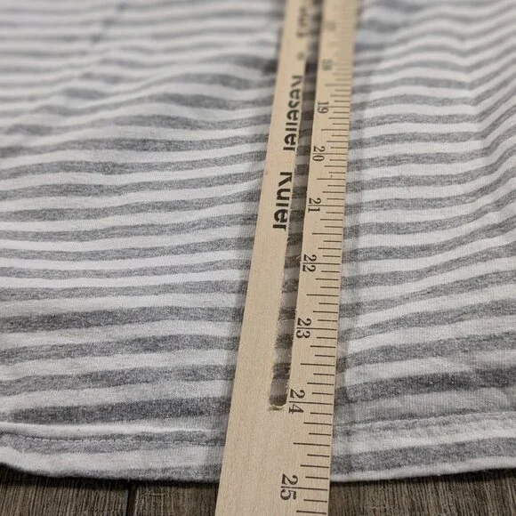 Disney Store T Shirt Top Womens XL Cruella Deville Graphic Short Sleeve V Neck - Picture 7 of 8